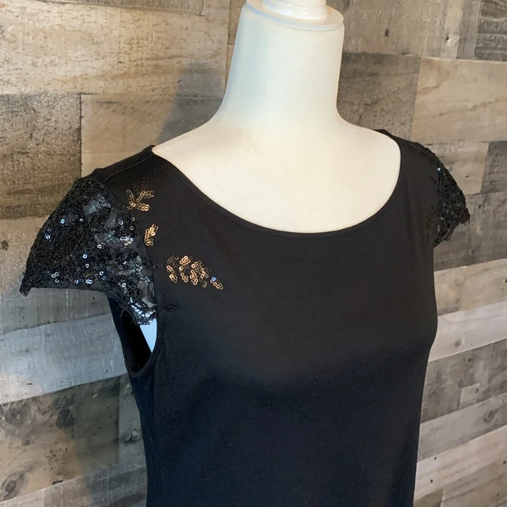 White House Black Market top with sequined cap sleeves - Picture 5 of 16